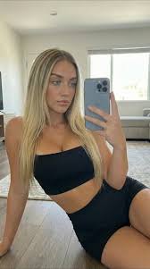 amateur OnlyFans model photo gallery 101