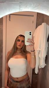 amateur OnlyFans model photo gallery 096